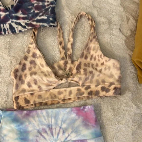 Colorful Patterned Activewear Set - Picture 2 of 4